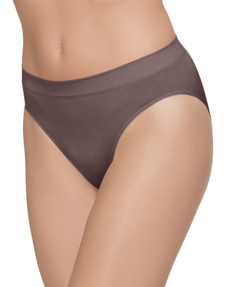 Front of a model wearing a size 2XL B smooth Hi cut in Cappuccino by Wacoal. | dia_product_style_image_id:303894